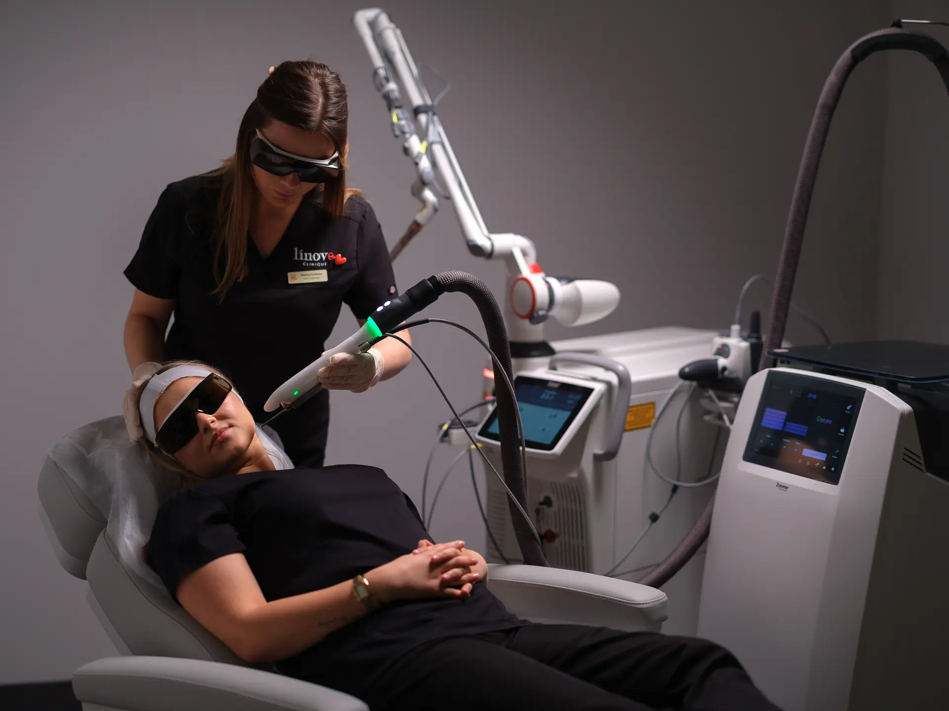 Безопасность эстетических процедур: что нужно знать пациентам о лазерах и осложнениях, связанных с филлерами