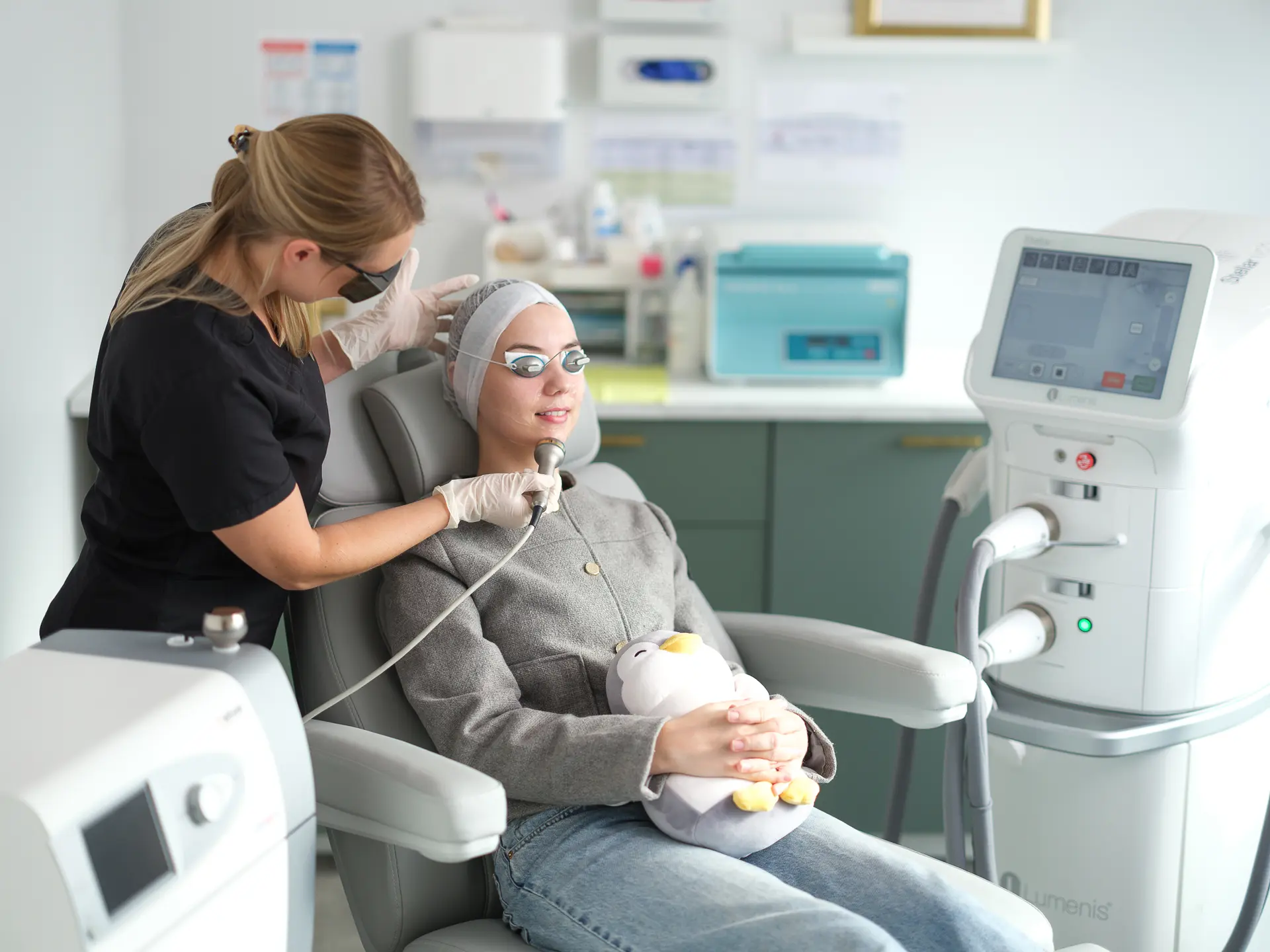 SPF lietošana zīdaiņiem: kad sākt un kā izvēlēties drošu aizsardzību