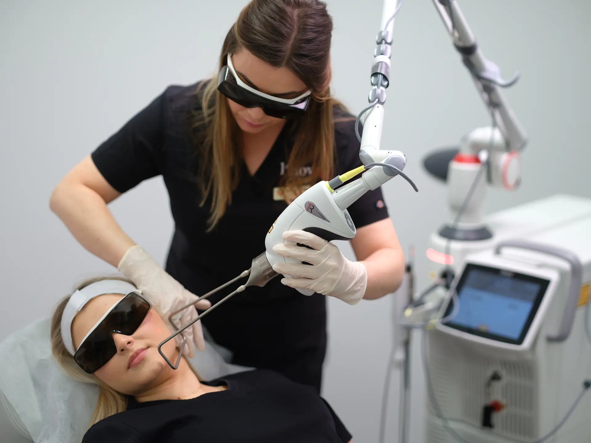 Neķirurģiskas iespējas apakšžokļa līnijas un dubultzoda uzlabošanai